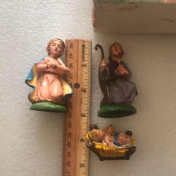 Vintage Nativity set-4 pieces. - Picture 6 of 16